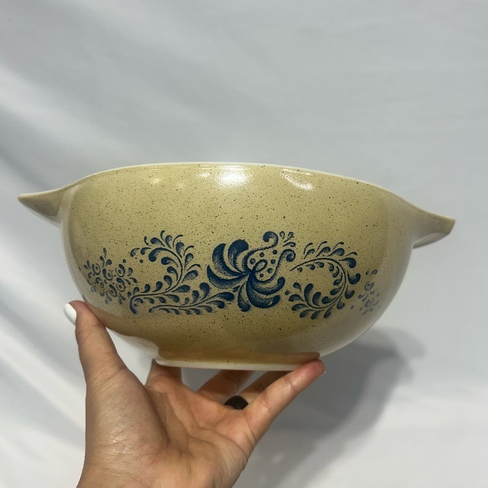 Vintage PYREX Homestead Cinderella 443/2.5qt bowl. Made in USA. Corning.